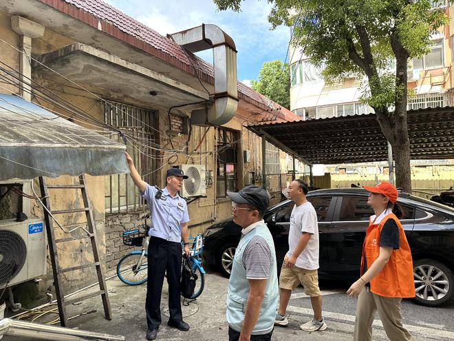 高等级勤务迎战“贝碧嘉”凯发k8登录闵行警方启动(图2)