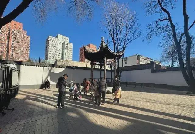 乱建居民想提升小区环境的愿望实现了k8凯发入口拆除700平方米私搭